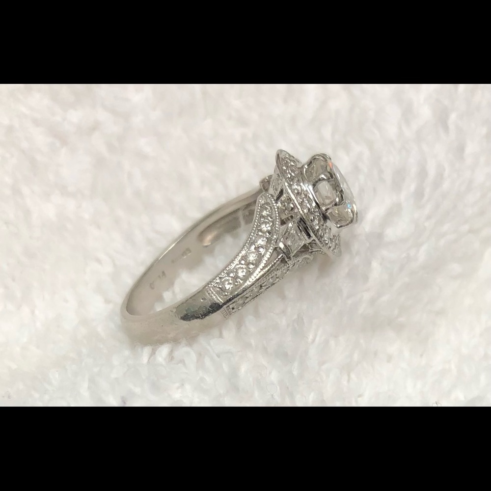 Platinum Diamond Ring 1.51cts total. Center Diamond is .89ct - Picture 4 of 11